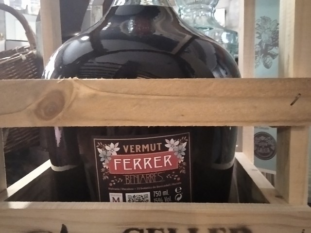 vermut Ferrer. Celler del minifundi. (Beniarrés)