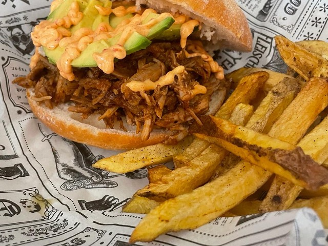 Bocadillo brioche de Pulled pork con mayonesa de kimchi