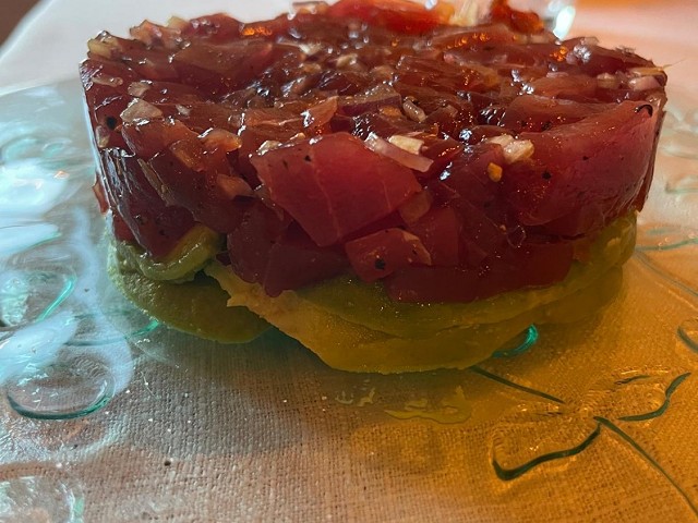 Tartar de atún rojo con aguacate