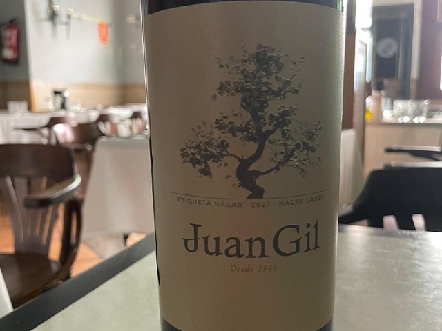 Juan Gil Nàcar.  Shyra-Tempranillo. 9 meses en barrica. Jumilla